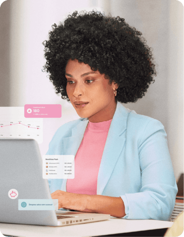Profissional focada trabalhando em seu laptop em um escritório.