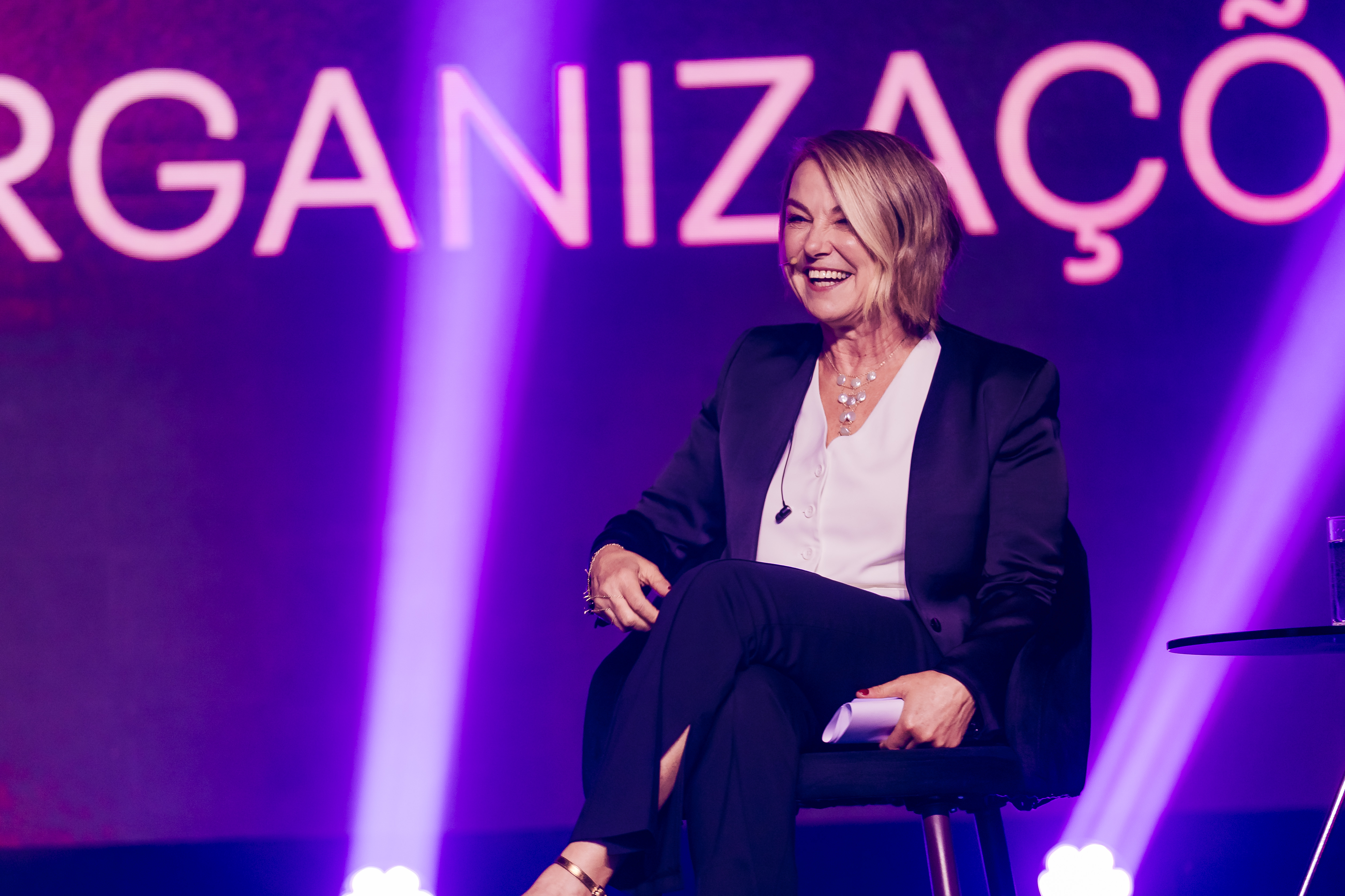 Flash Humanidades 2025: 10 reflexões de Esther Perel sobre futuro do trabalho