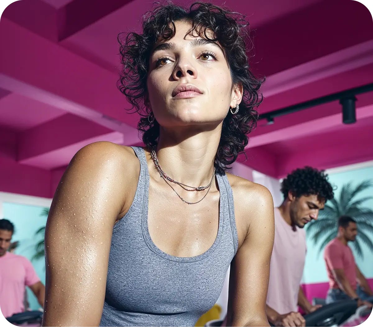 mulher-academia-teto-rosa